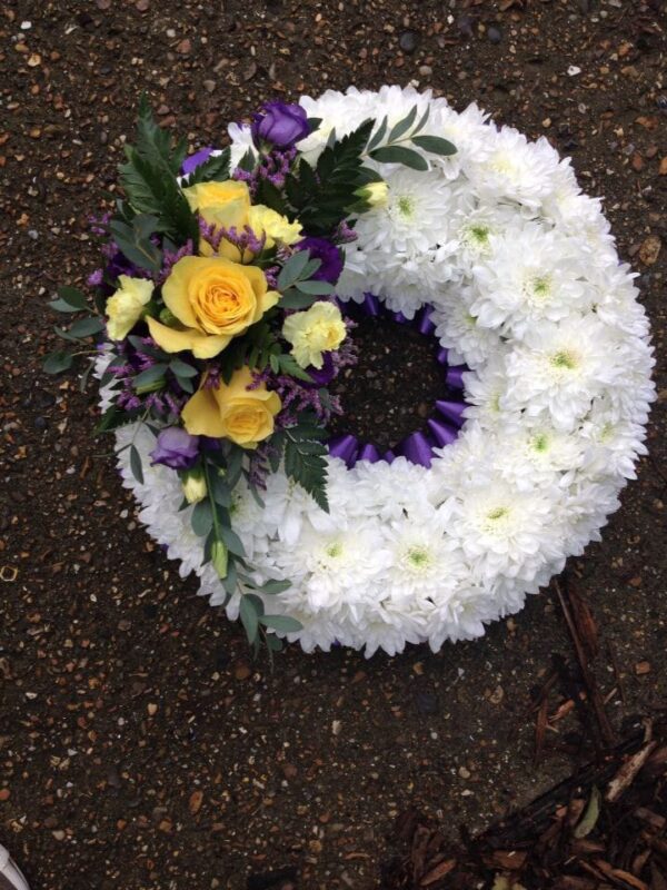 Round status wreaths